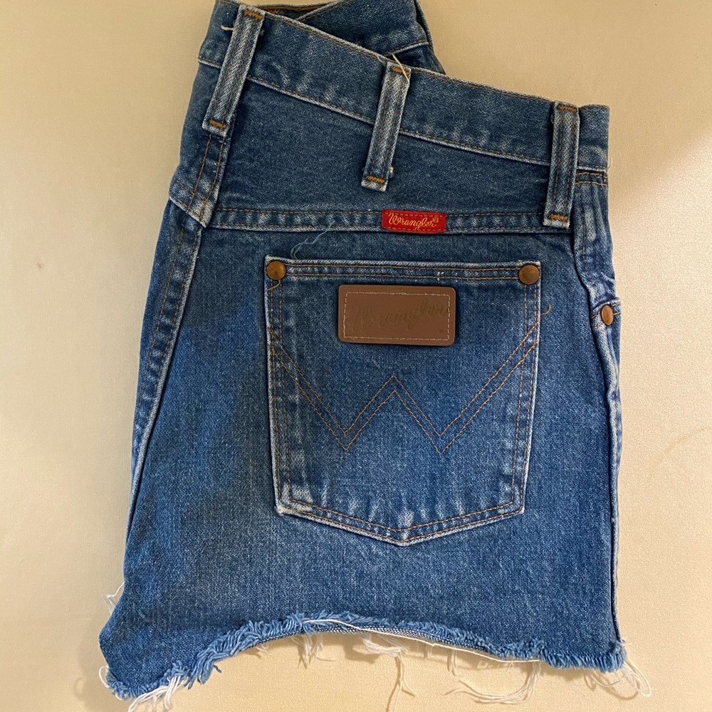 Womens Wrangler cut off shorts